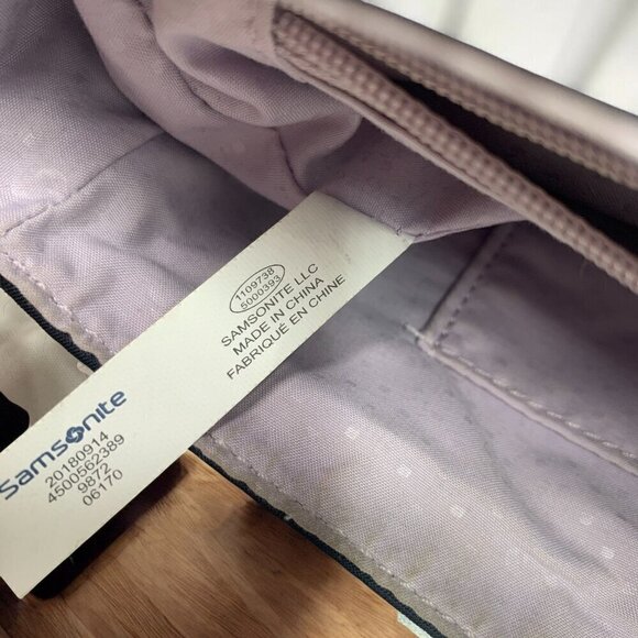 Samsonite Black RFID-Protected Nylon Travel Purse Chain Strap Black & Gold - Picture 3 of 12